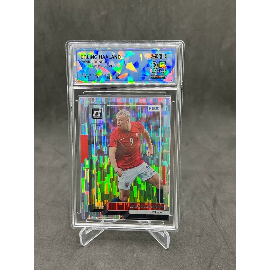 การ์ดนักฟุตบอล ERLING HAALAND /Panini Donruss 2023/NO.84 Silver / Graded 8.5 or 9.5 SQC Mint+FREE GI