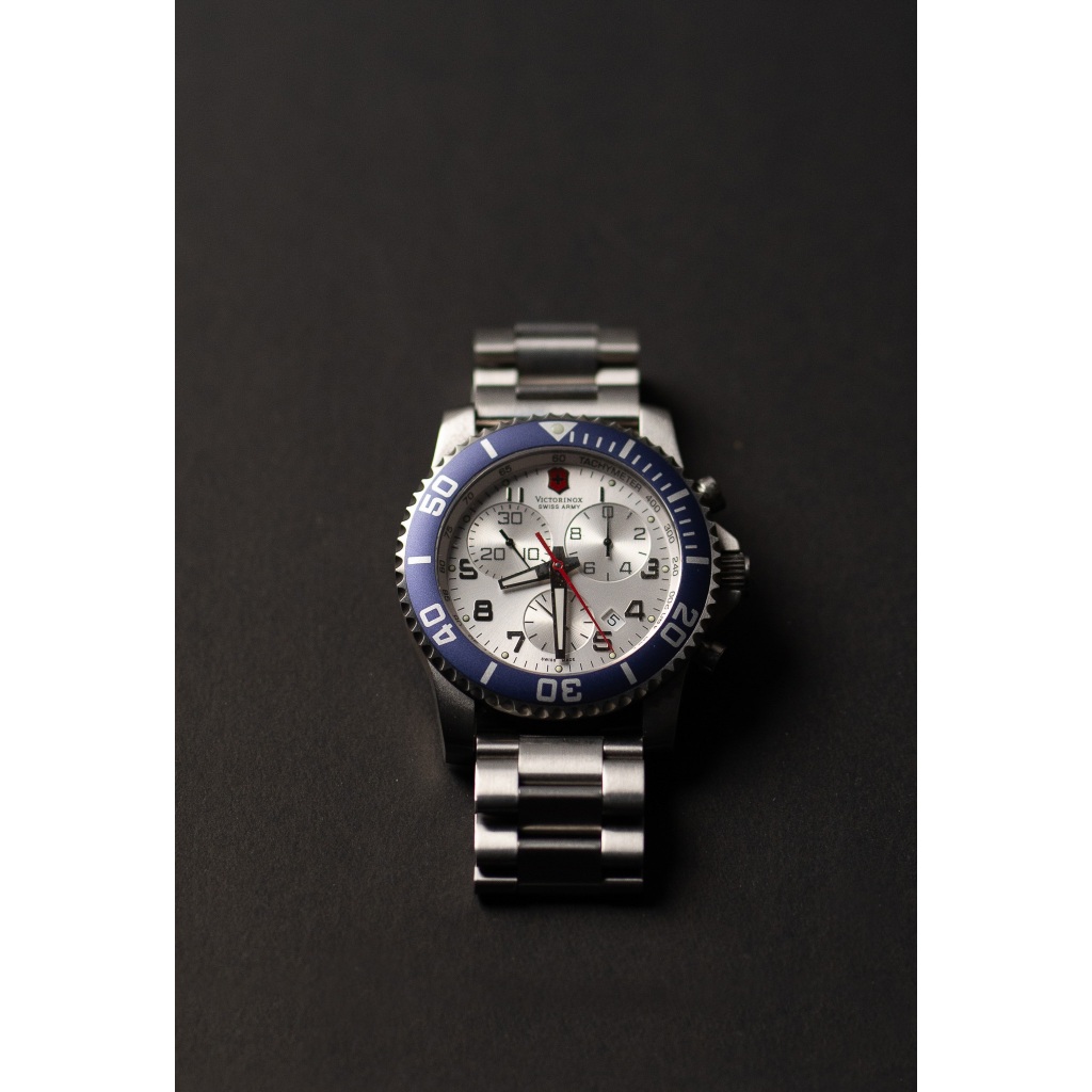 นาฬิกาข้อมือ Victorinox Swiss Army Men's Maverick II Chronograph White Dial Watch