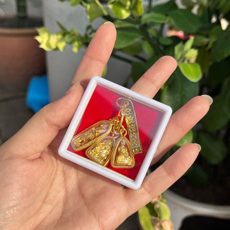 ชุดกลัด3พระอรหันต์บันดาลโชคลาภจี้พระสิวลีจี้พระอุปคุตจี้พระสังกัจจายน์แหนบทองตลับกำมะหยี่บทสวด
