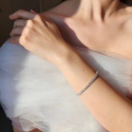 Kind Jewelry สร้อยแขนตะขอ Double lock Tina Bracelet