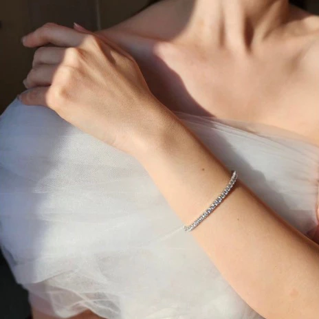 Kind Jewelry สร้อยแขนตะขอ Double lock Tina Bracelet