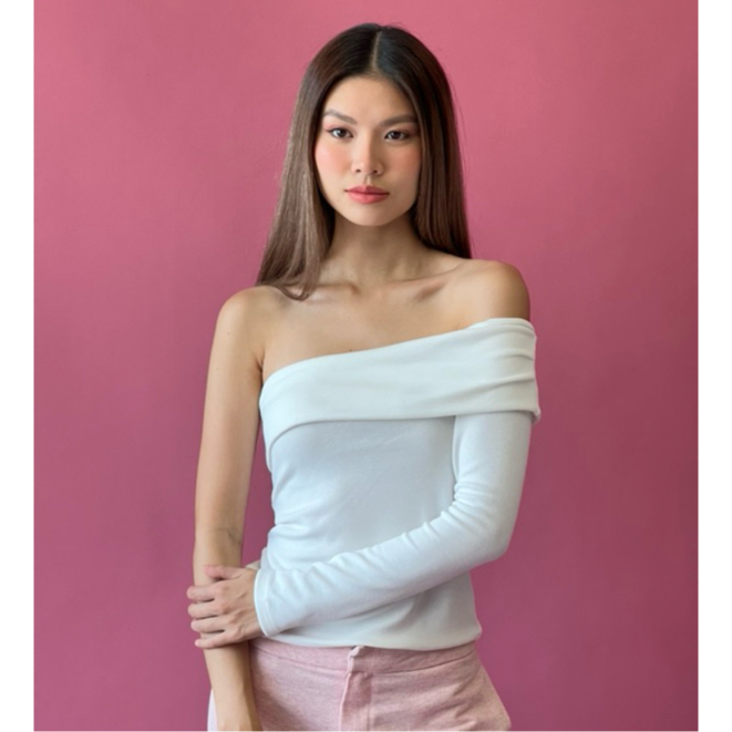 Kiira Off Shoulder Top เสื้อปาดไหล่แขนยาว