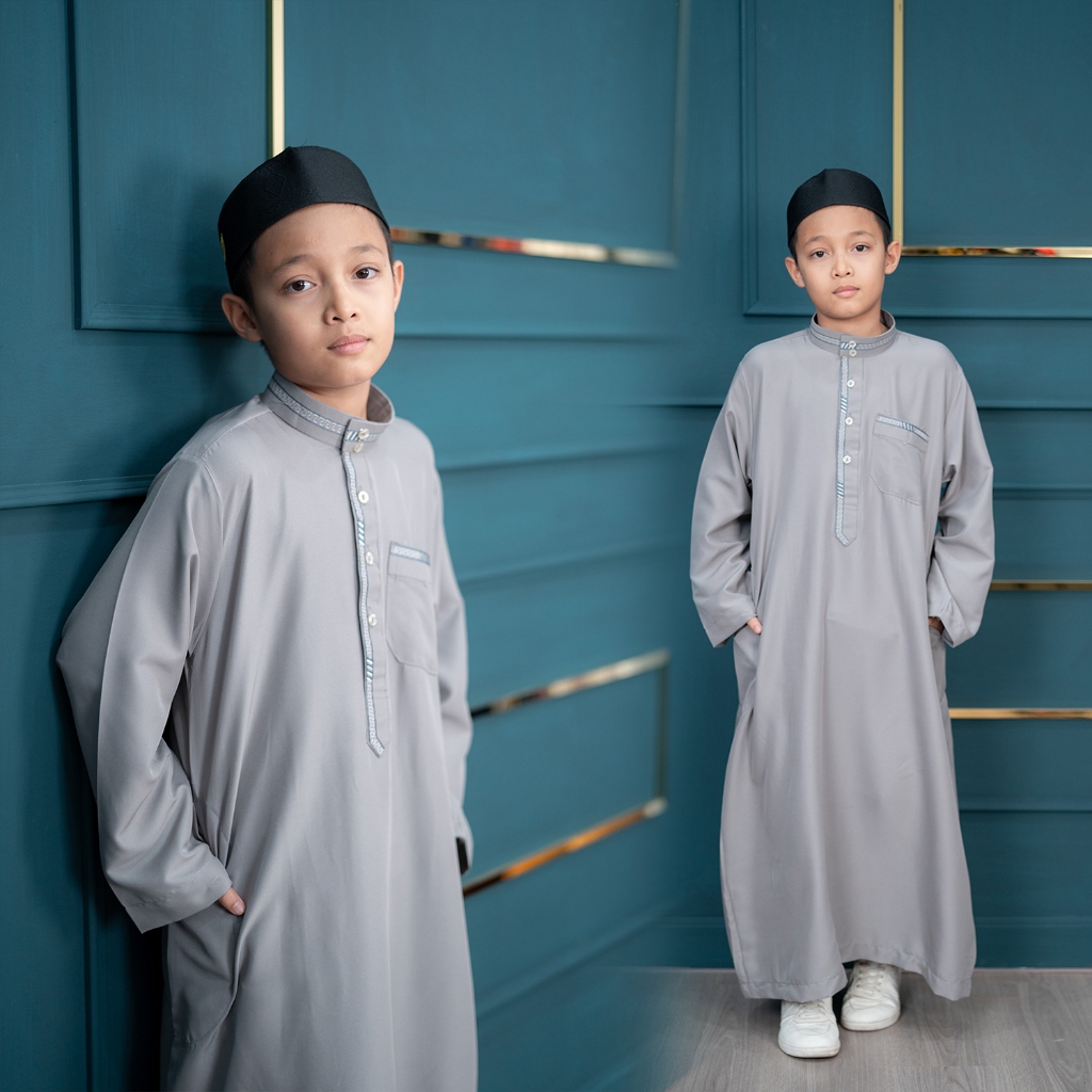 โต๊ปเด็กแขนยาว คอตั้ง แบรน ALHARAMAIN ทรงสวยใส่สบาย มีลายปักตรงสาบคอ (คละลายปัก) BA24 วาริสมุสลิม