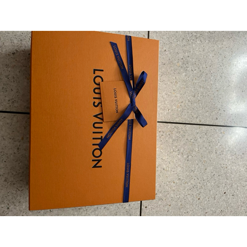 กล่องหลุยส์ กระเป๋าหลุยส์แท้100% กล่องแม่เหล็กพร้อมถุงหลุยส์ Louis Vuitton แท้สภาพสวย