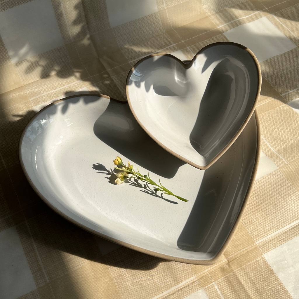 ชามก้นตื้นทรงหัวใจ มี2ไซซ์ - AT1CERAMIC