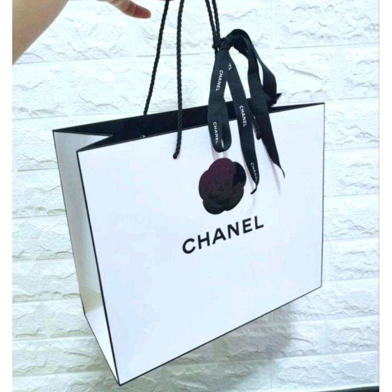 ถุงแบรนด์เนม Chanel ของแท้💯%พร้อมริบบิ้นยาวสีดำ+ดอกคามิเลีย ครบเซ็ท