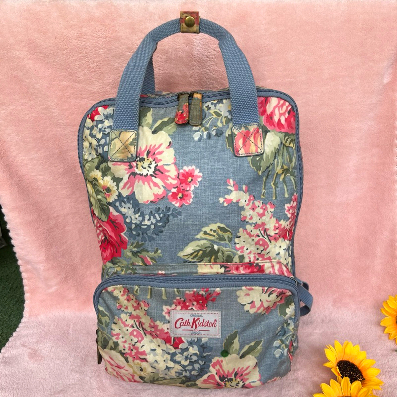 Cath Kidston แท้💯 งานเป้ผ้าเคลือบ ฐาน 10 นิ้ว สูง 13 นิ้ว  น้ำหนักเบา มีช่องใส่ Laptop สภาพมีคราบเหล