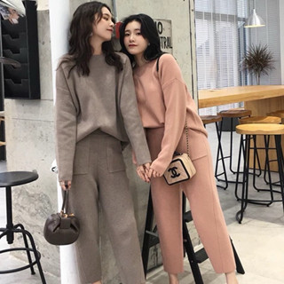 แอร์พอร์ทลุค เซ็ตไหมพรมแขนยาว คอกลม มาพร้อมกางเกงขายาวมีกระเ…