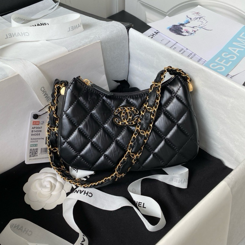Chanel 19 hobo handbag 23k(Ori) size 23.5x13.5x5.3 cm.