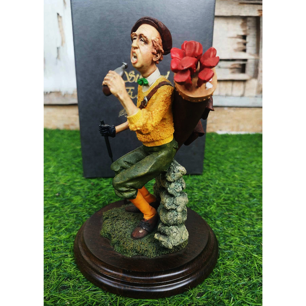 โมเดล Stratford Editions By Country Artists Hand Crafted In England Golfer CA933 The Nineteenth วินเ