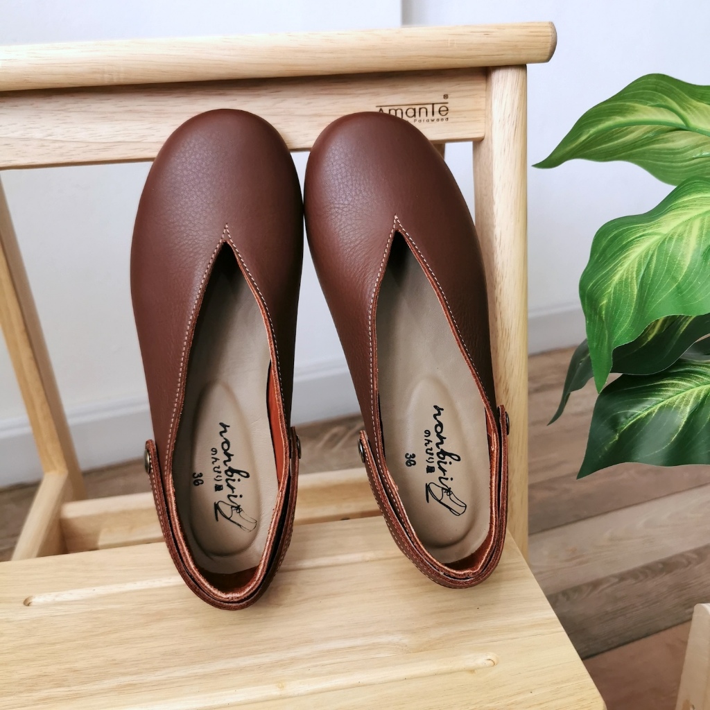 เติมสต็อก! เบาสบาย หน้าเท้ากว้าง มีสายคาด สไตล์ญี่ปุ่น รุ่น Maple ~ รองเท้าหนังแท้ Nonbiri