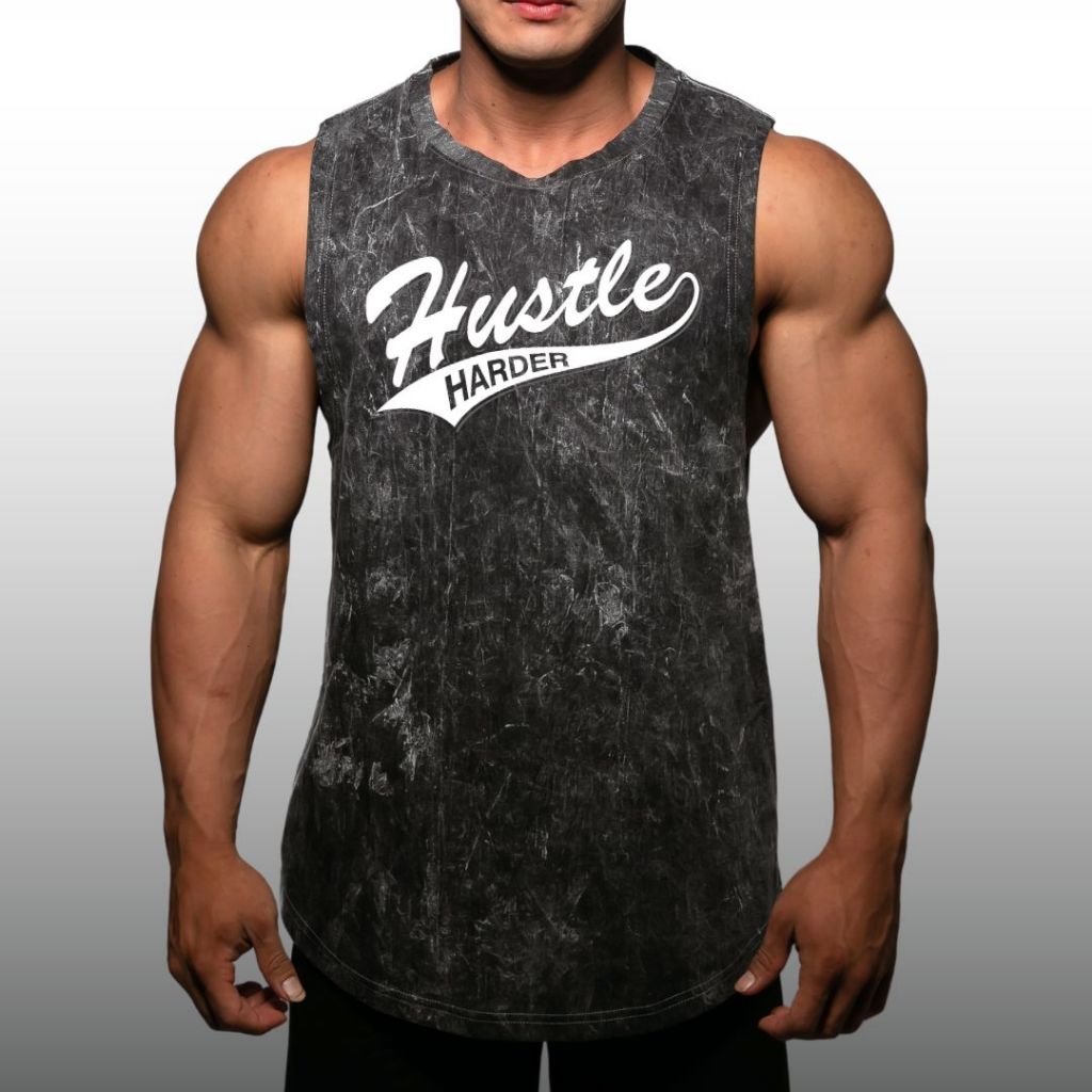 HUSTLE HARDER เสื้อแขนกุดผ้าฝ้าย Stonewashed Gym Muscle Shirt