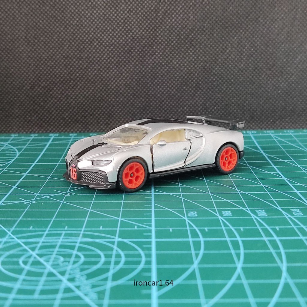 majorette bugatti chiron pur sport สีเงินแดง ล้อยาง หายาก