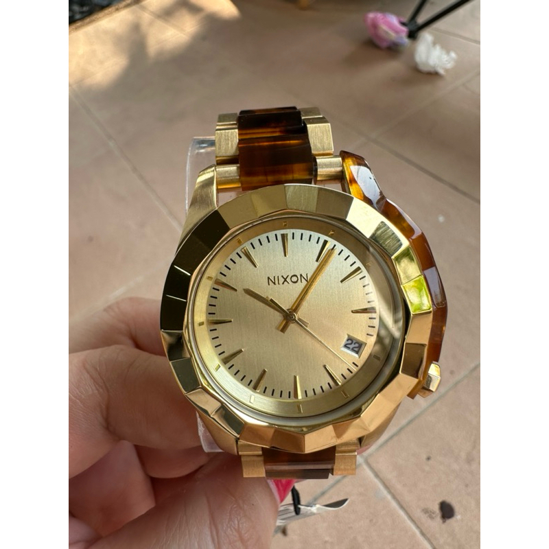 Nixon นาฬิกาสีทูโทน สีทอง + ลายกระสีน้ำตาล ขนาดหน้าปัด 39mm แท้100%
