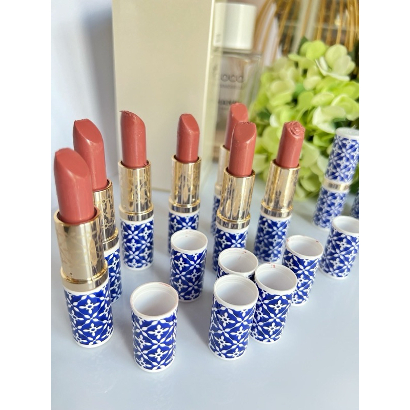 มีตำหนิปลายแท่งค่ะ Estee Lauder Pure Color Envy Lipstick 3.5g. สี Blushing Rose
