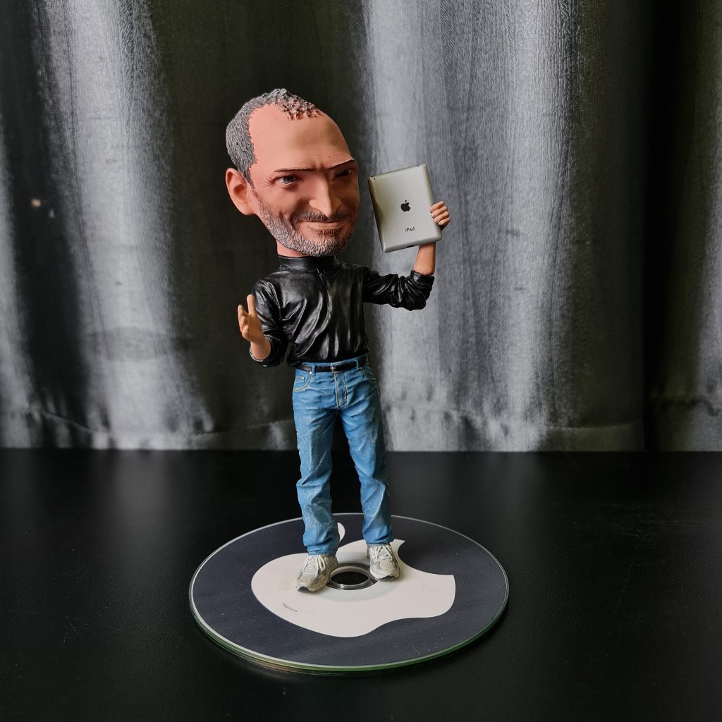 [SELL] Resin Figure Model Steve Jobs Holding IPAD (USED) หุ่นโมเดลเรซิ่น Steve Jobs มือสอง !!