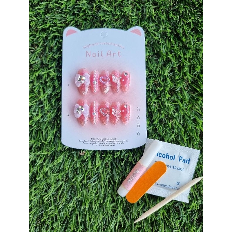 เล็บปลอมลายน่ารักๆ ลุคคุณหนูคุณใจ (พร้อมส่ง) เล็บเจลแท้100% งานhand made แถมฟรีกาว+ตะไบ