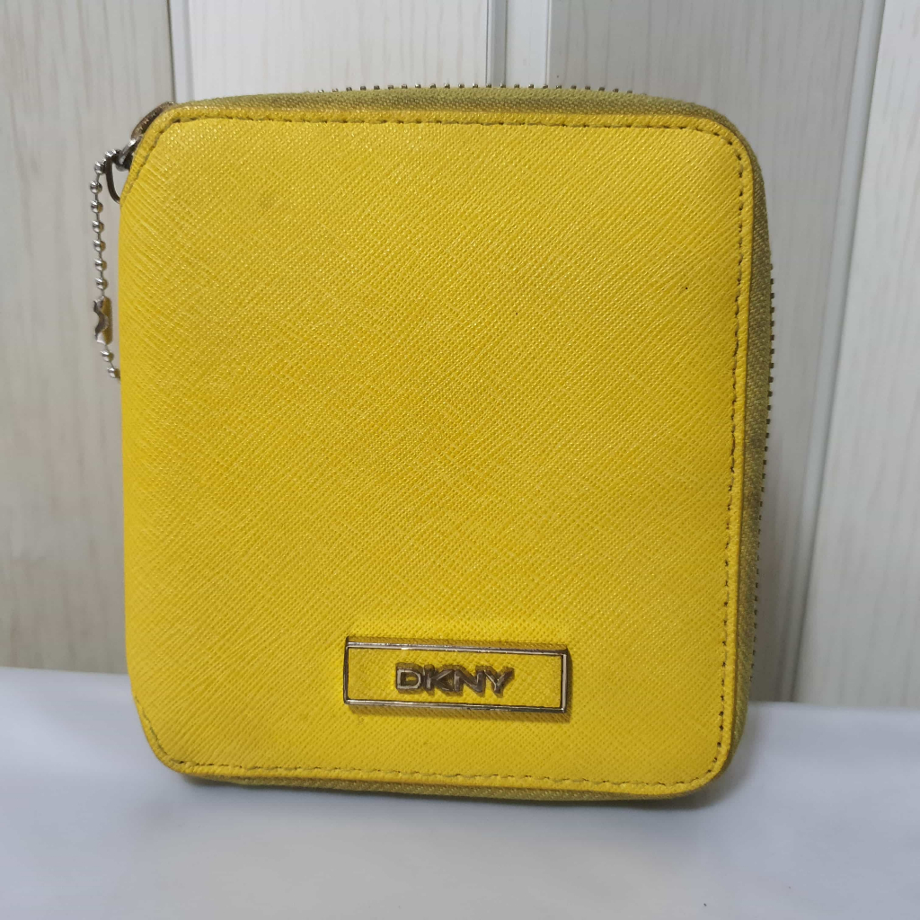 DKNY Yellow Wallets for Women กระเป๋าสตางค์ใบสั้น