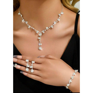 ชุดเครื่องประดับ สร้อยคอ สร้อยข้อมือ ต่างหูเพชรสีขาว สวยสุดๆ…