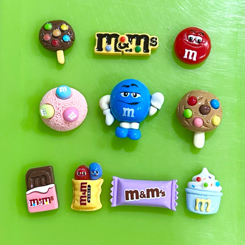ส่งจากไทย 10 ชิ้น/เซ็ท #006 เรซิ่น ขนม M&M สำหรับตกแต่งโทรศัพท์ หวี กระจก เคสยาดม Jibbitz shoes Charm 3D