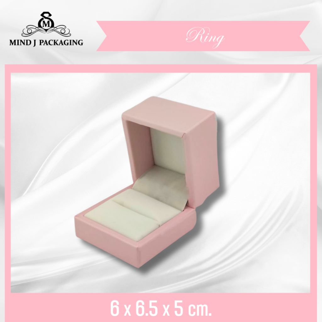 กล่องใส่แหวน กล่องเครื่องประดับ กล่องหนัง อย่างดี Premium Ring Box กำมะหยี่ครีม ครบสี