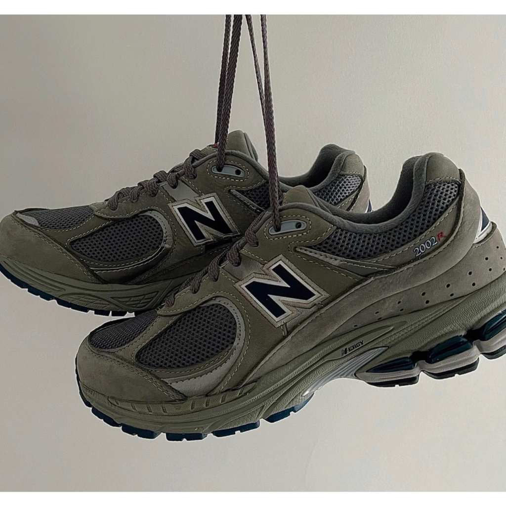 【 การขนส่งที่รวดเร็ว】New Balance รองเท้าผ้าใบ รองเท้าแฟชั่น New Balance NB 2002R （สินค้าแท้ตรง💯% ）