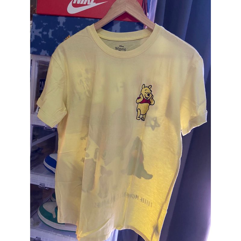 Winnie the Pooh Disney Yellow Tshirt เสื้อแขนสั้นมือสอง