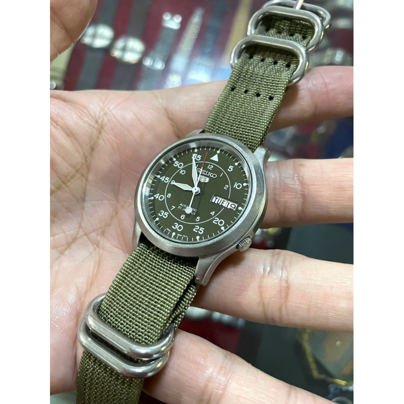 Field watch of Seiko 5 Automatic with green dial (snk805)