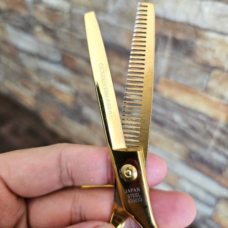 Wing รุ่น Titanium กรรไกรตัดผม ขนาด 6 นิ้ว สำหรับช่างมืออาชีพ ตัดกับซอยคู่กันพร้อมกระเป๋า แถมกระเป๋า - รูปที่ 3