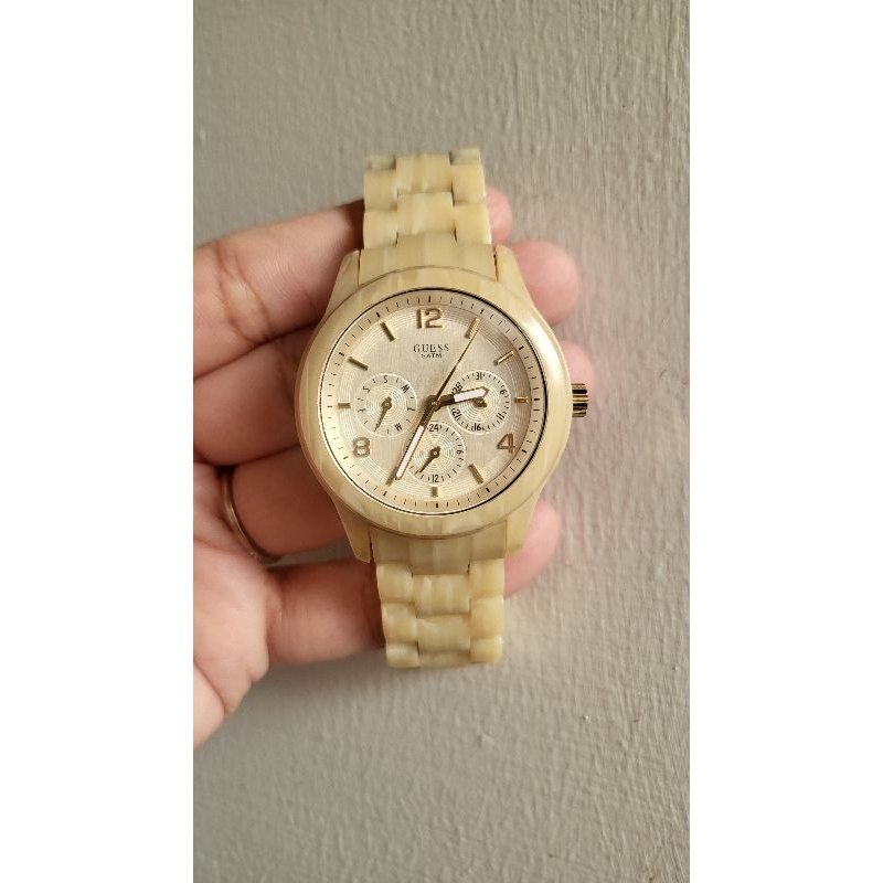 นาฬิกายี่ห้อ  Guess  สภาพดี