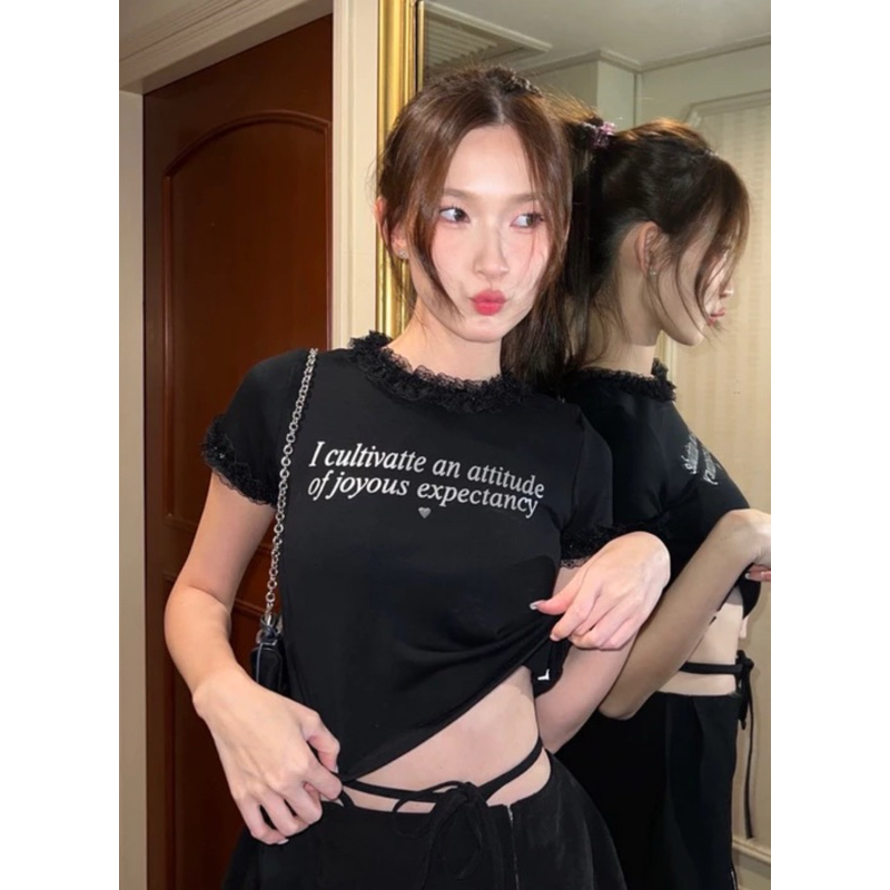 Cute crop top 🧖‍♀️🎀 เสื้อครอปสีดำ by cintage official