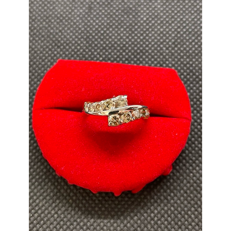 สินค้ามือสองแหวนเพชรแท้ประดับบนตัวเรือนทอง18K น้ำหนักเพชรรวม1.0กะรัต ทรงไขว้ เพชรแท้ไฟดีมีตำหนิ IS1 