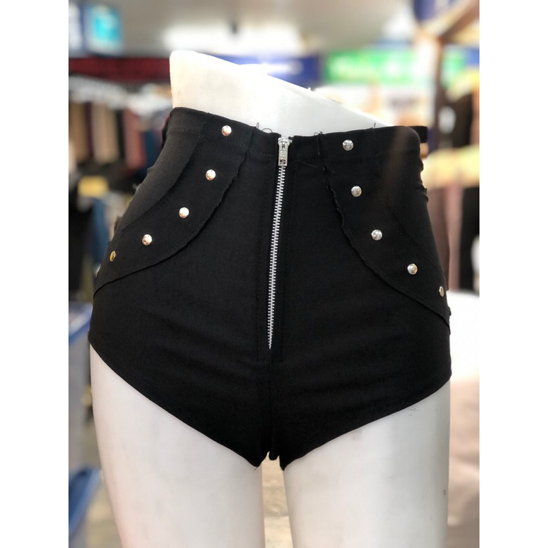 กางเกงขาสั้นติดหมุดซิปหน้า ด้านหลังมีกระเป๋าล้วงได้ ทรงสวย เข้ารูป ถ่ายจากงานจริง
