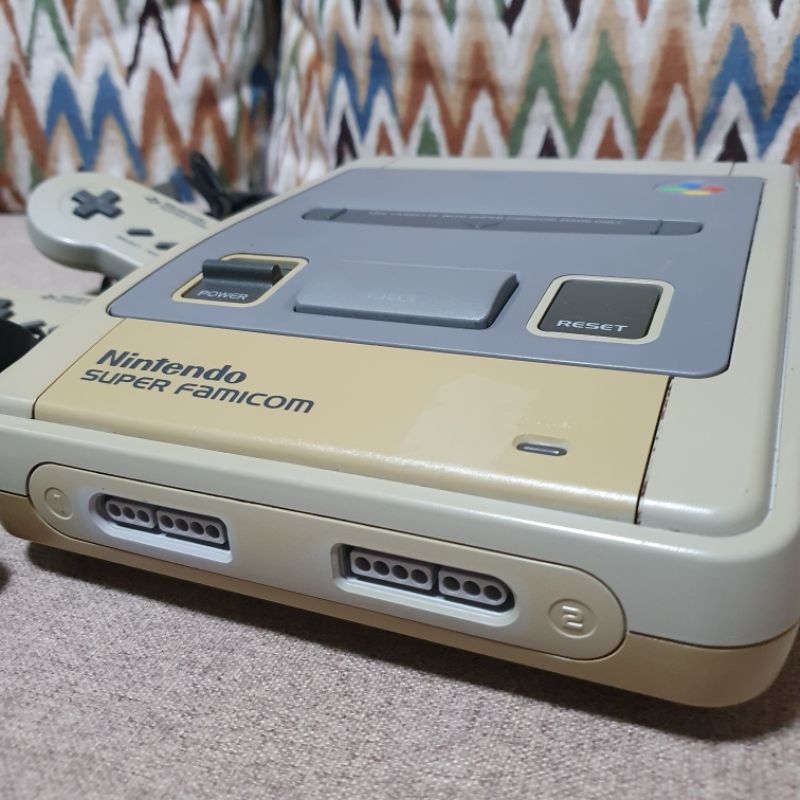 เครื่องเกม Super famicom พร้อมเล่น เหลืองนิดหน่อย - one_2_hand - ThaiPick