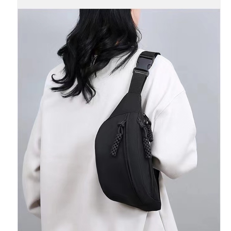 กระเป๋าแฟชั่น กระเป๋าคาดอก เป็นผ้าลื่นเบาสบาย น่าสัมผัด มี2ชิปใช้งาน สีสันสดใส น้ำหนักเบา