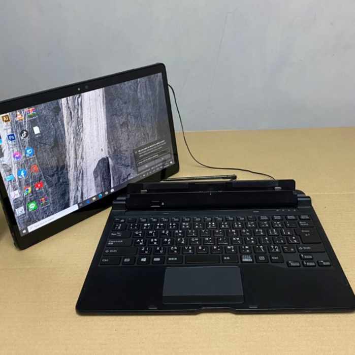 แท็บเล็ต2in1 Fujitsu ArrowsTab Q738SE Intel Corei3 GEN7(RAM:4GB/SSD:128GB)มีคีย์บร์อดและปากกาตรงรุ่น