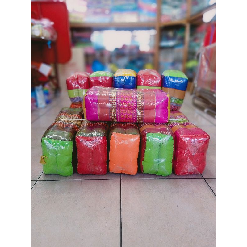 หมอนขิต/หมอนนุ่น/หมอนรับไหว้ คละสี ขนาด กว้าง 17 ซม. ยาว 36 ซม. สูง 12 ซม.