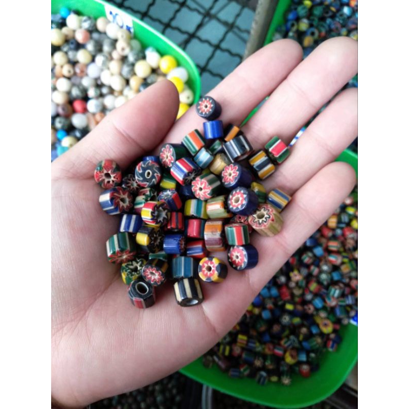 ลูกปัด เซรามิค คละแบบ ( 10 ชิ้น ราคา39 บาท)