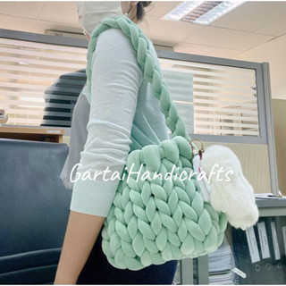 กระเป๋าไหมพรมยักษ์ กำมะหยี่ size S ขนาด 9 นิ้ว สายเปียยาว 20…