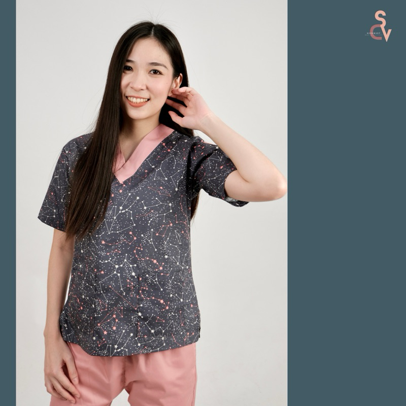 scrubvet: เสื้อสครับลายแผนที่ดาว