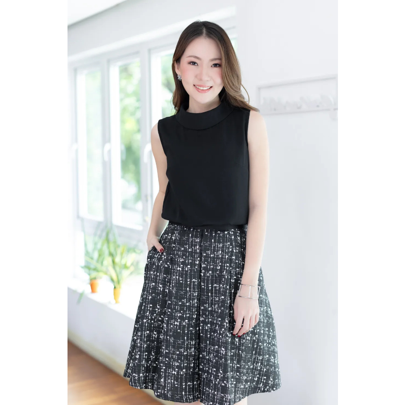 Narinari : MT5500 High Neck Sleeveless Blouse