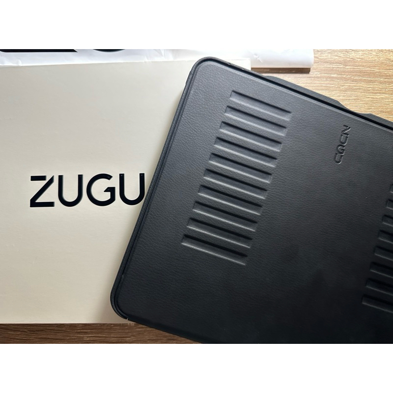 Zugu case IPad Pro 12.9 M1/M2 มือสอง สี Black พร้อมกล่องใส่