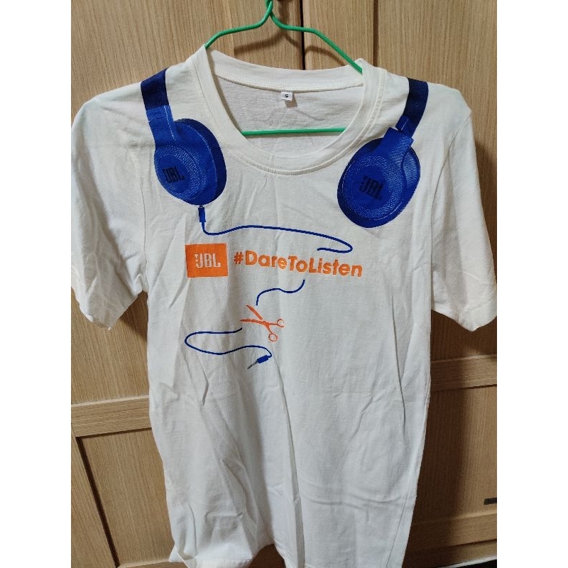 เสื้อยืด JBL ลายรูปหูฟังสวยๆ Size (S) มือสอง