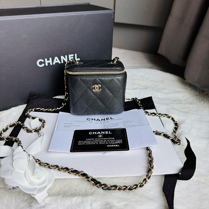 Very new ‼️ Chanel vanity mini holo 31 สีดำ อะไหล่ทอง ✨😍 น่ารักมากค้าา น้องสภาพสวยมาก ใช้น้อย หนังหอมๆ ขอบมุมไม่ถลอก