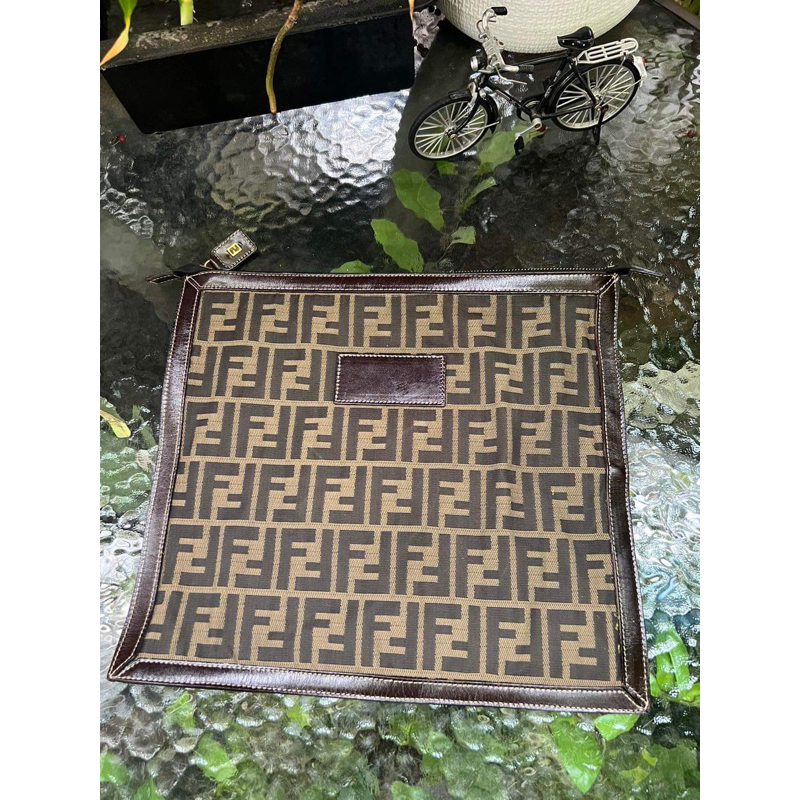 กระเป๋า Fendi Clutch