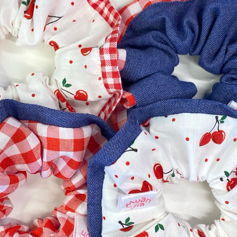 cherry bomb scrunchies | ยางมัดผม ยางรัดผม ลายเชอร์รี่ ยีนส์ |muanjia.studio - รูปที่ 2