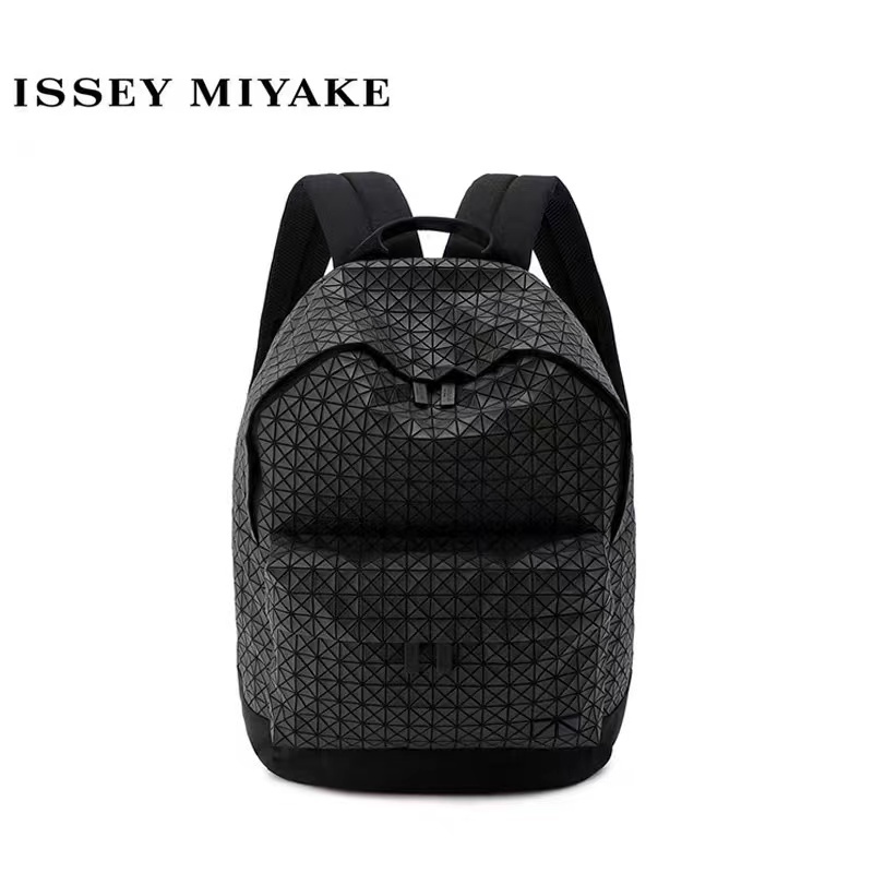 New ของแท้ 💯 กระเป๋า JAPAN BAO BAO แท้ issey miyake/กระเป๋าเป้/เหมาะสำหรับผู้ชายและผู้หญิง