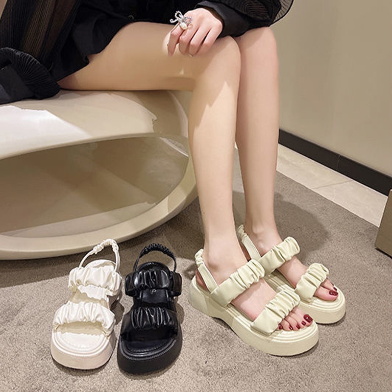 GFShop ของใหม่ รองเท้าแตะแฟชั่น เอาใจสาวๆสายหวานด้วยดีไซน์รัดส้นสุดสวย วัสดุเป็นยางทั่งตัวดีเทลสายหุ้มมาด้วยยางทำทรงจีบน