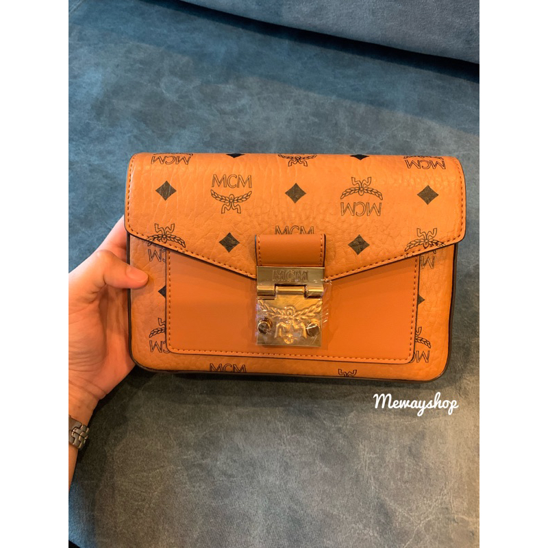 Mcm millie crossbody in visetos กระเป๋าสะพาย(outlet)