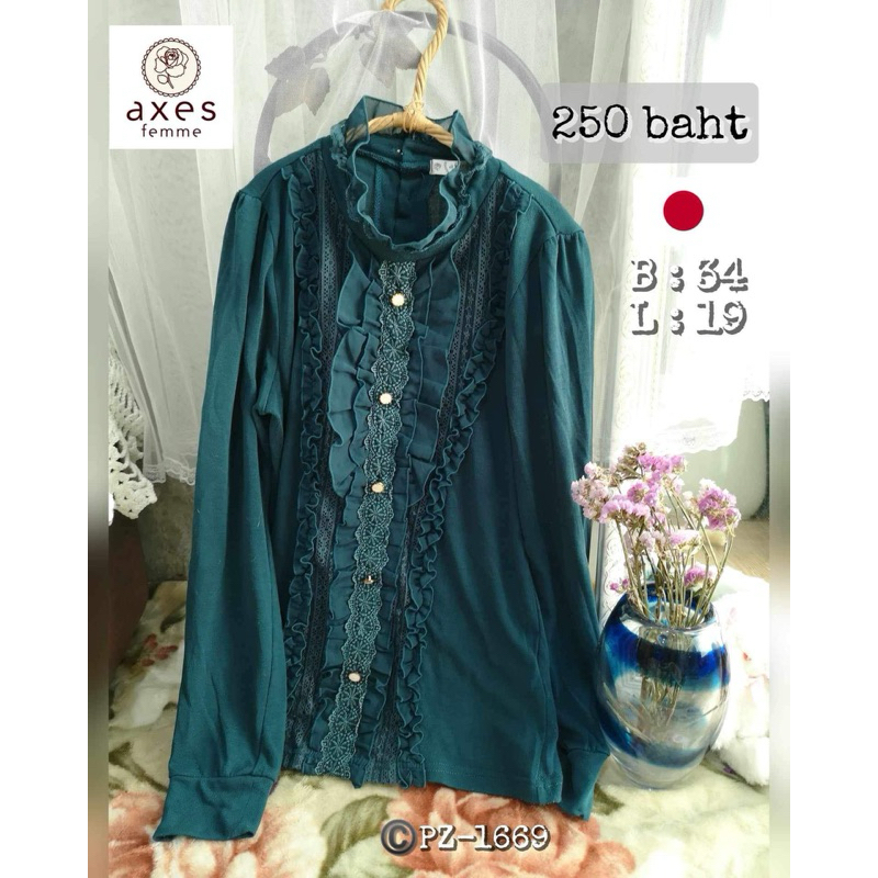 เสื้อ Axes famme สีเขียวคอระบาย